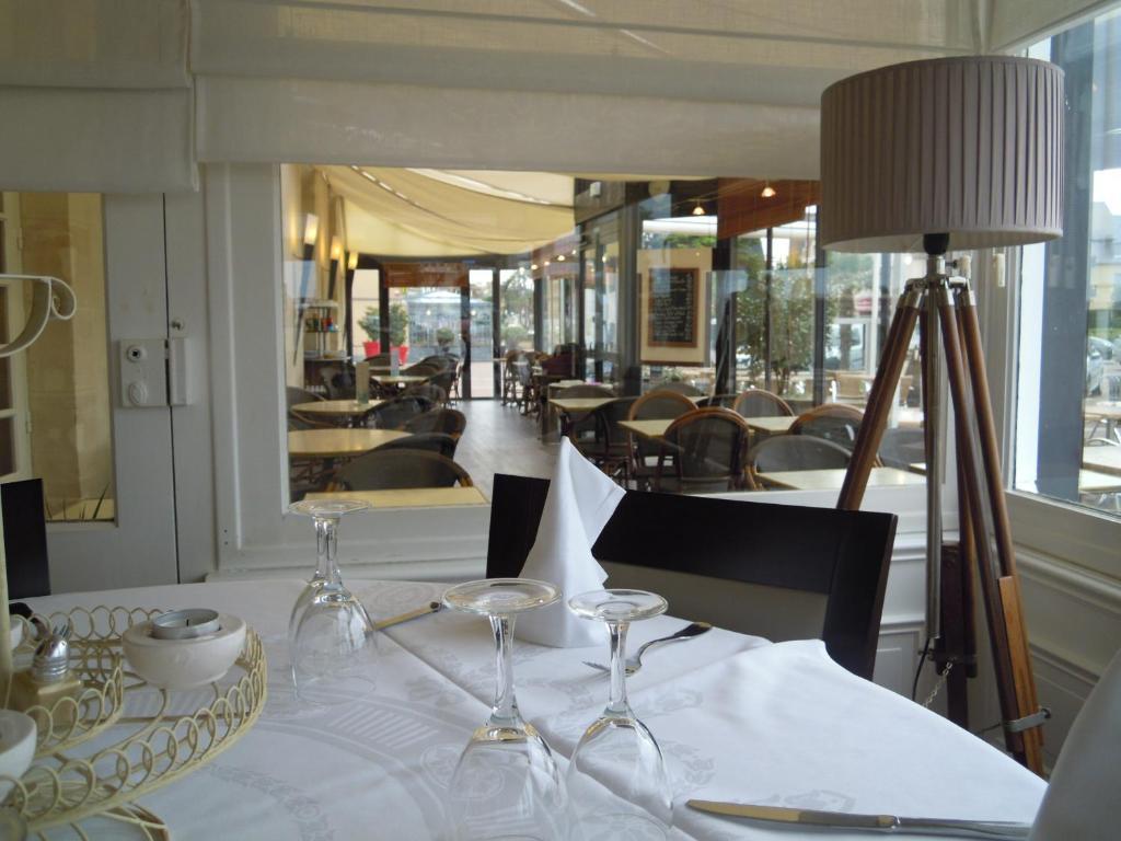 Hotel De Paris Courseulles-sur-Mer Exterior foto